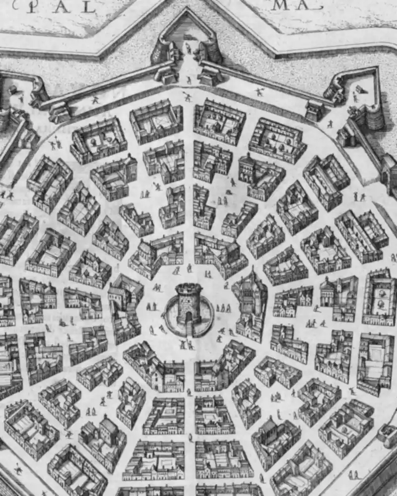 Dettaglio di una carta storica in bianco e nero: la pianta a stella di Palmanova.
